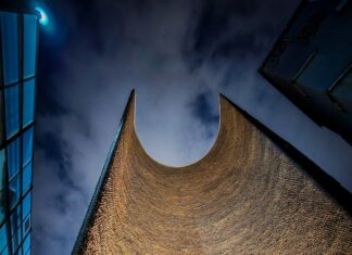 한남동에 세워진 거대한 오브제를 만나다 ‘보보스 한남’