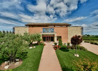 과거에 현재를 더해, 꿈을 한 병에 담아 내다. 이탈리아 아브루쪼(Abruzzo)의 테누타 울리세(Tenuta Ulisse)