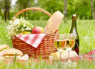 알아두면 쓸모 있는 세계의 화이트 와인들 5월, 하이트진로의 큐레이션으로 떠나는 화이트 와인 세계 여행