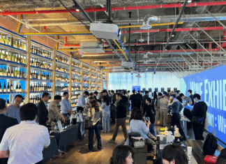 화이트 와인으로 여는 여름의 맛, 하이트진로의 첫 번째 전시회를 만나다